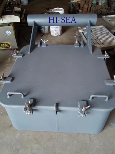 suez canal light hatch cover 2975128.jpg suez canal light hatch cover 2.jpg